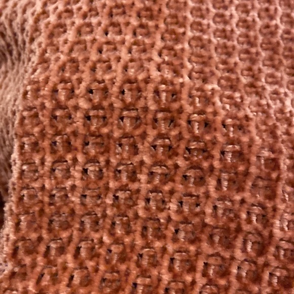 It’s a deep pink coral shade very comfortable it’s an extra large in kids - Picture 2 of 4